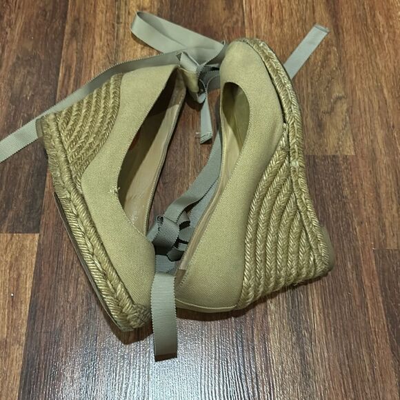 Christian Louboutin Canvas Braided Accents Espadrilles
Women's Size: 37 - Picture 5 of 16